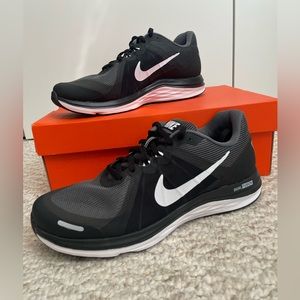 NWT Nike Dual Fusion Black Sneakers